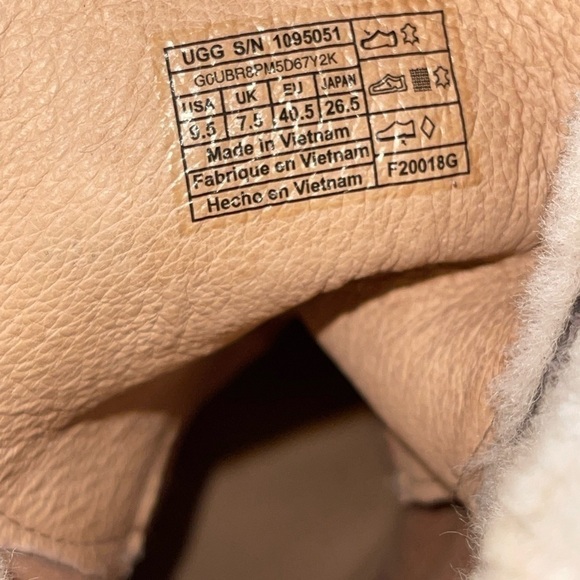 UGG Australia Esterly Heeled Lace up Suede boots. Size 9.5 EUC - Picture 14 of 14